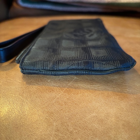 Chanel travel line clutch - Picture 7 of 8